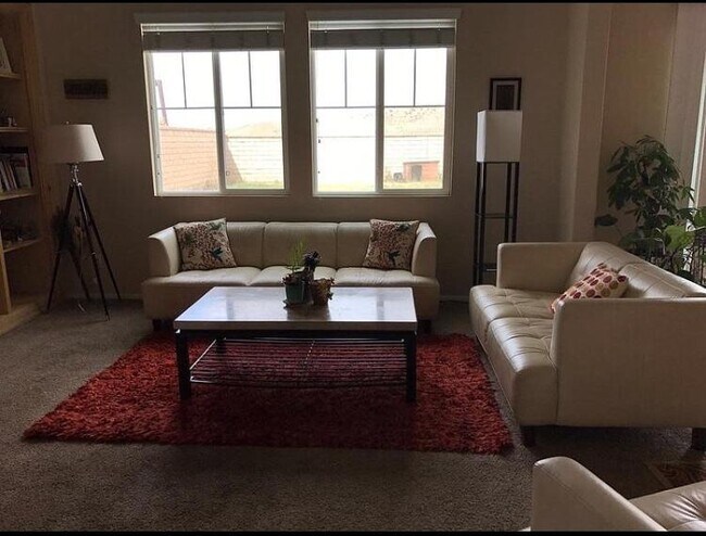 Building Photo - 2801 Hornbeam Rd