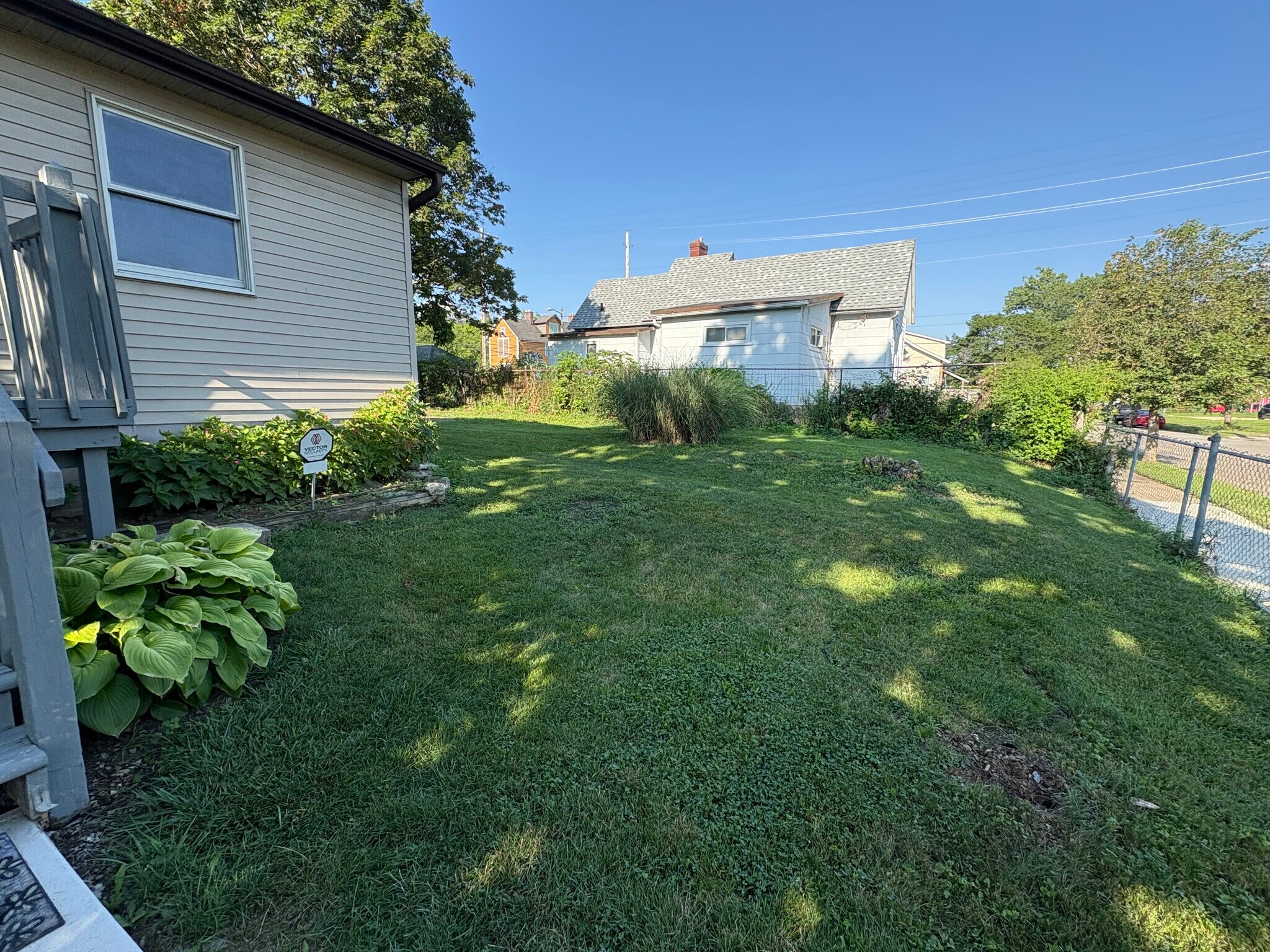 Building Photo - 663 Gibbard Ave