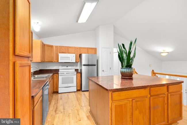 Building Photo - 53 Bloomington Ln