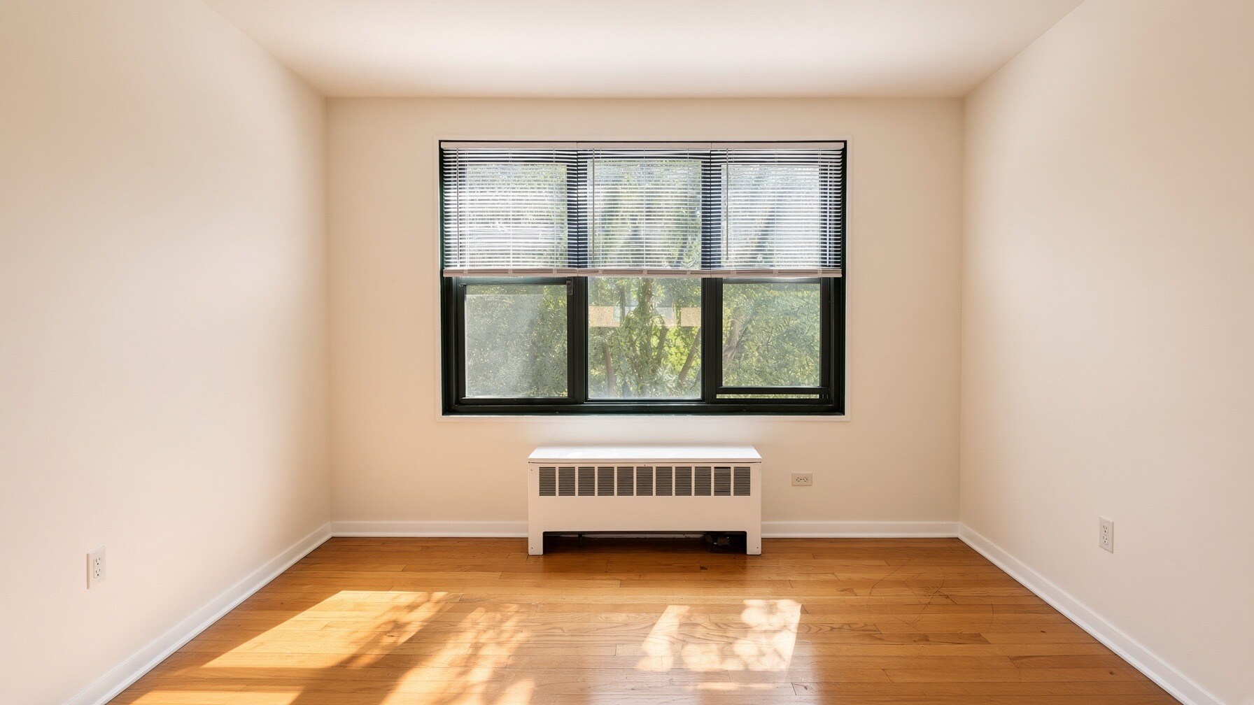 Building Photo - 2839 W Rosemont Ave