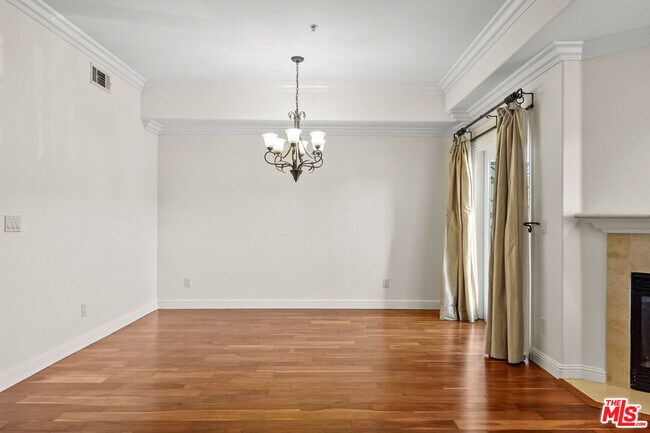 Building Photo - 1050 N Edinburgh Ave