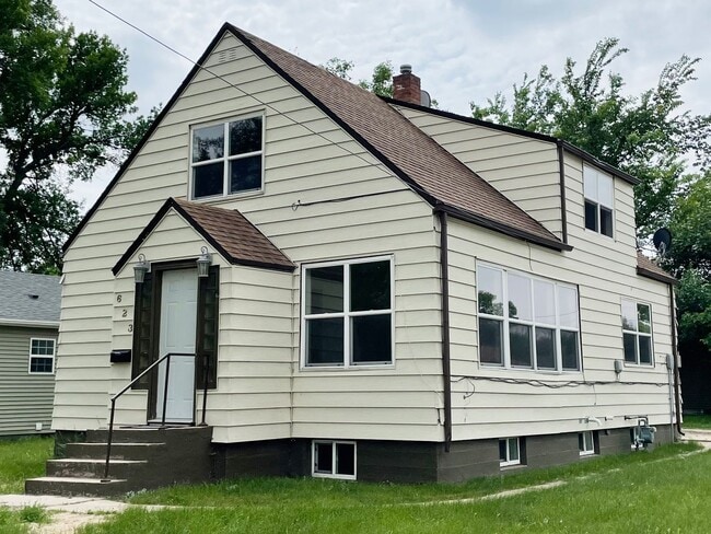 Primary Photo - Updated Home in NW Minot