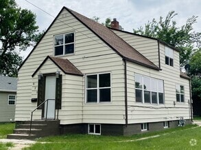 Building Photo - Updated Home in NW Minot