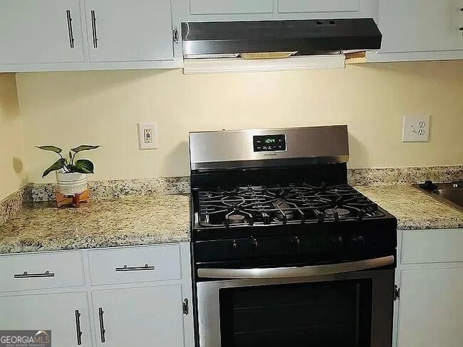 Building Photo - 3932 Cedar Cir