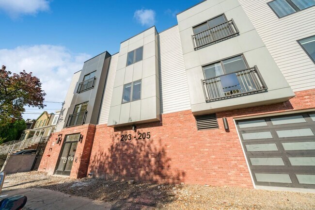 Building Photo - 201-205 Randolph Ave