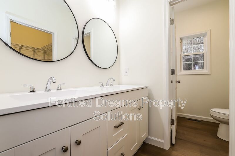 Building Photo - 418 N Smith St