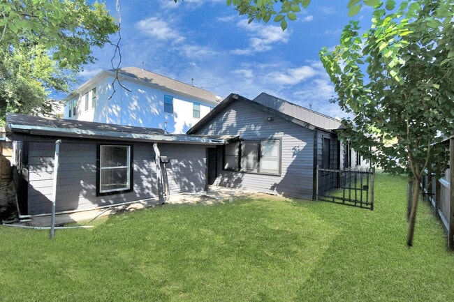 Building Photo - 1507 Laird St