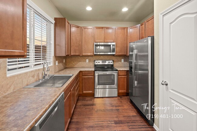 Building Photo - CHARMING 2BD TOWNHOME IN THE VISTAS AT NOR’WOOD - Security Deposit Waiver Available