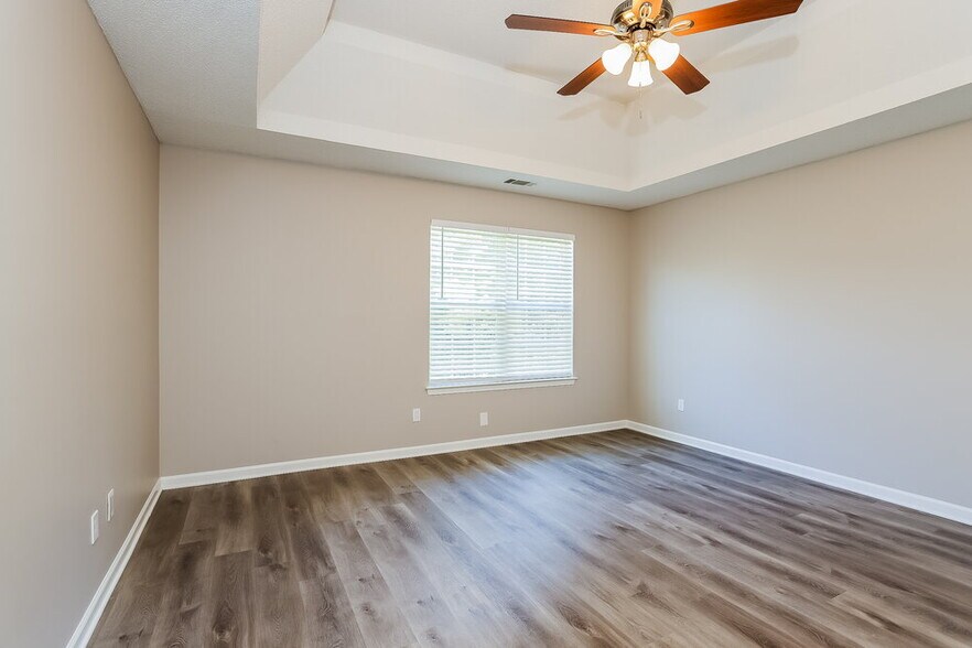 Building Photo - 922 Tara Bend