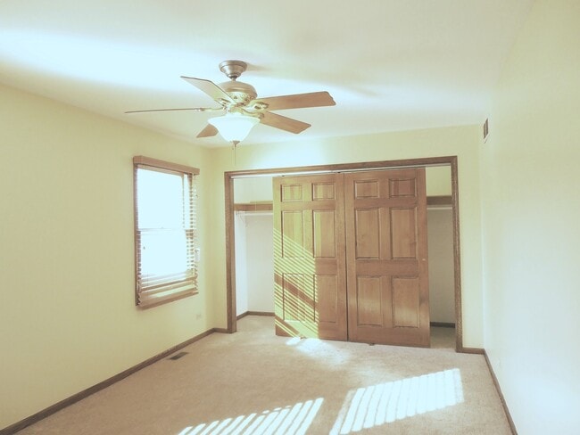 Building Photo - 422 New York Ln