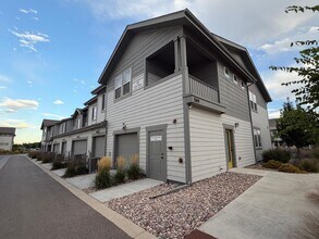 Building Photo - 569 Vicot Wy
