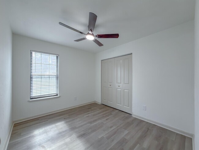 Building Photo - 2059 Little River Ln