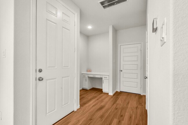 Building Photo - 27839 Western Crk Ct