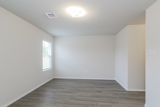 Building Photo - 119 Cooper Creek Ln