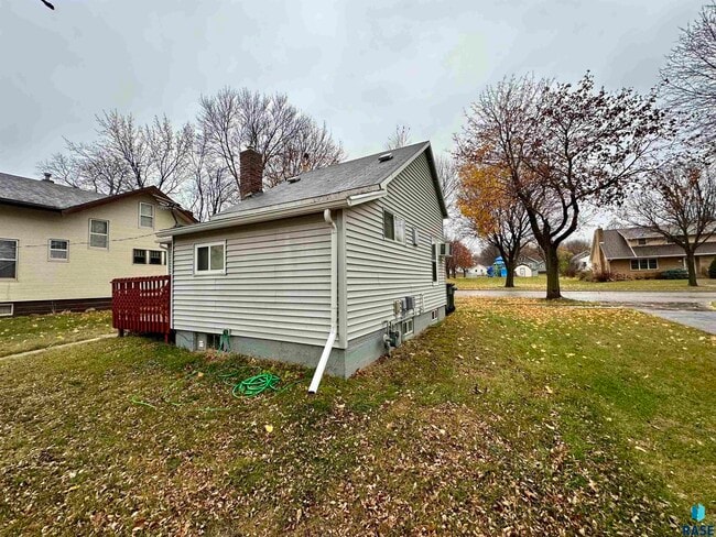 Building Photo - 820 N Cedar St