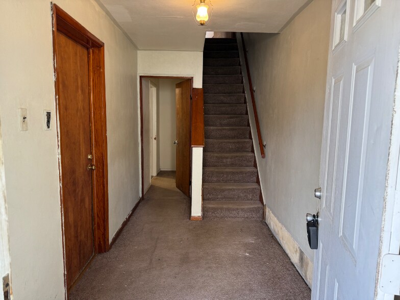 Building Photo - 2962 Glen Mawr St