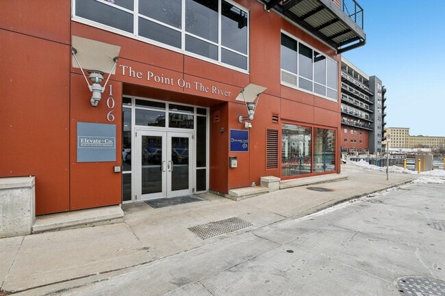 Building Photo - 106 W Seeboth St