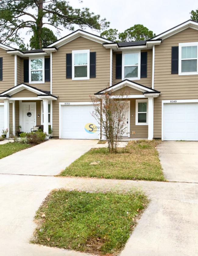 Building Photo - Modern Townhome Near Collins!