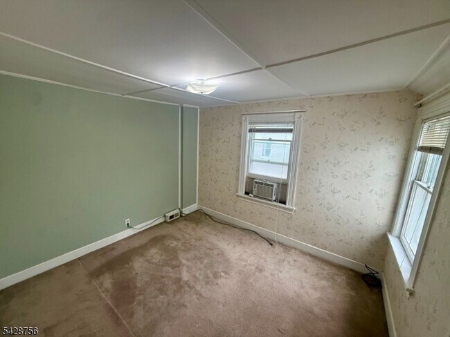 Building Photo - 23 E Hanover Ave