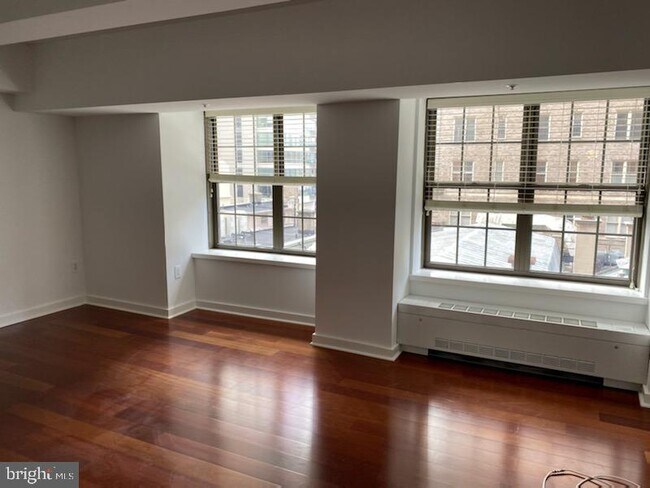 Building Photo - 219 S 18th St