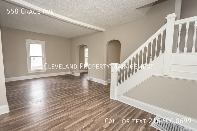 Building Photo - 558 Grace Ave