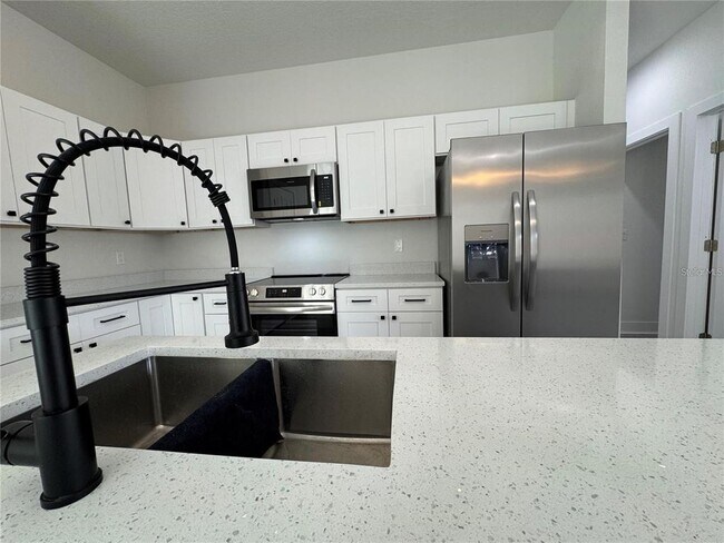 Building Photo - 702 Marion Oaks Manor