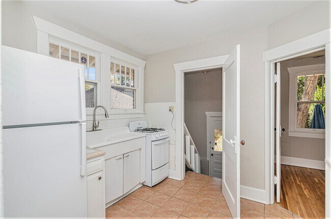 Building Photo - Spacious 2 bedroom home in the heart of City Park! LEASING SPECIAL INFO BELOW