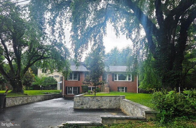 Primary Photo - 6513 Old Dominion Dr