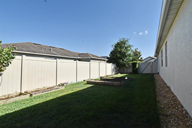 Building Photo - 9732 Royal Vista Ave