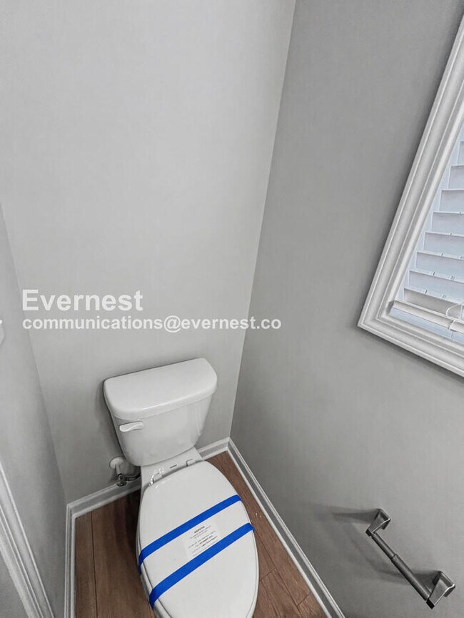 Building Photo - 3 Bed, 2.5 Bath Home with Fenced Yard & Garage / Pet-Friendly / Available Now!