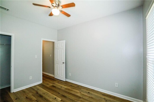 Building Photo - 2158 Staunton Dr