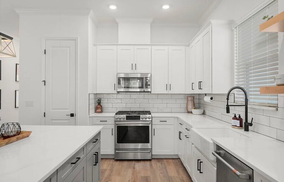 Building Photo - 11325 Hillsong Ct