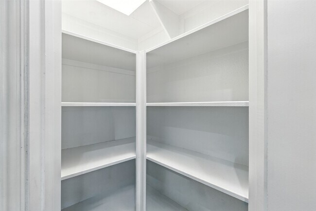 Building Photo - 16327 Tyler Reach Dr