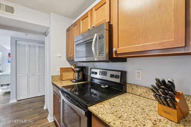 Building Photo - 204 Sixteenth St