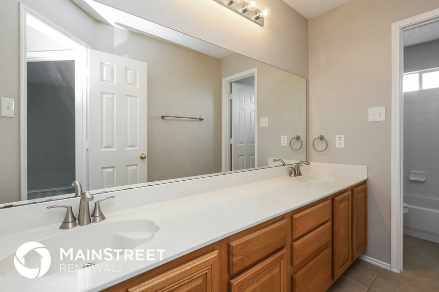 Building Photo - 304 Emery Oak Ct
