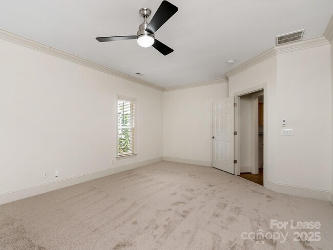 Building Photo - 2416 Chesterfield Ave