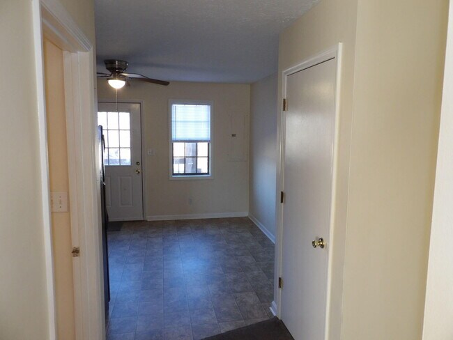 Building Photo - 65 Ashwood Ct