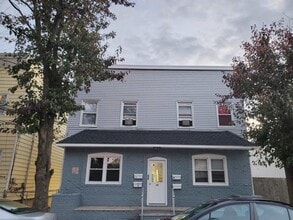 Building Photo - 18 Mechanic St