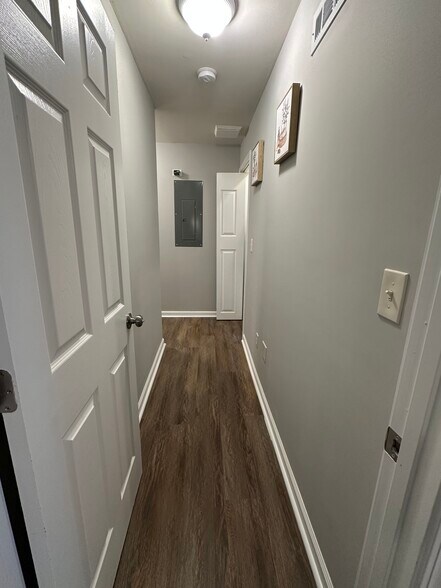 Building Photo - 100 Brierwood Dr