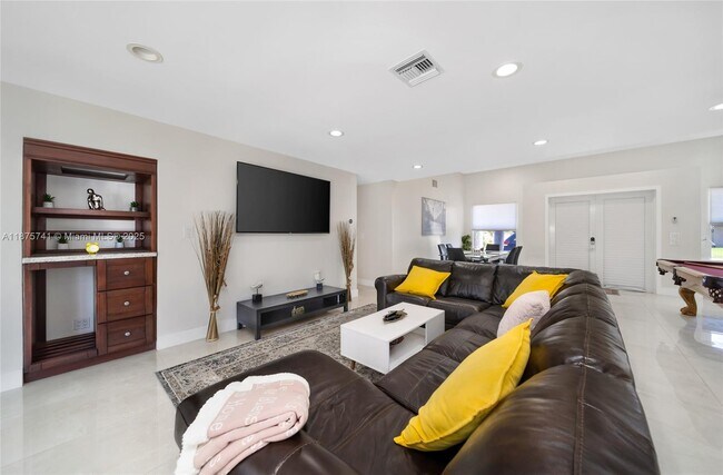 Building Photo - 31 SE 12th St