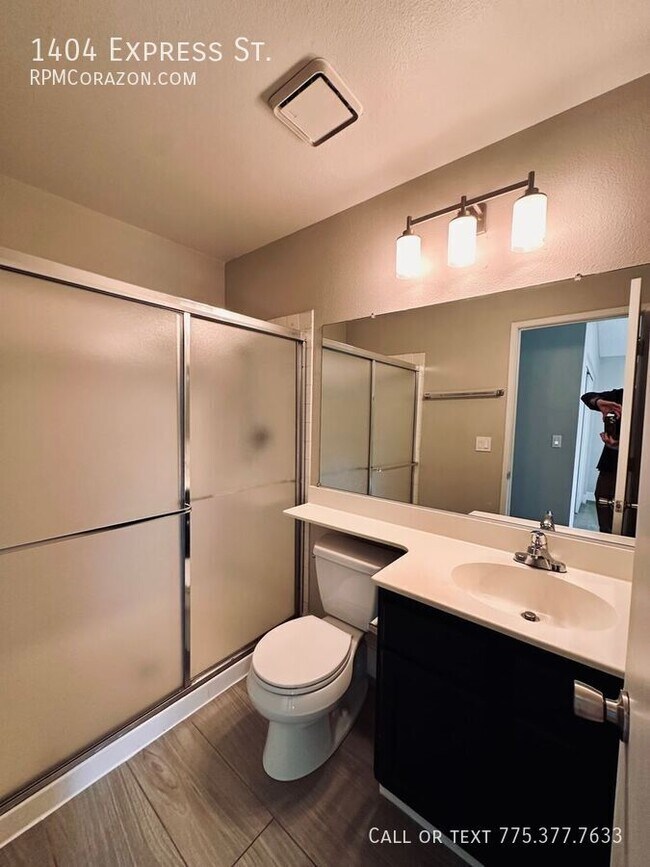 Building Photo - 1404 Express St