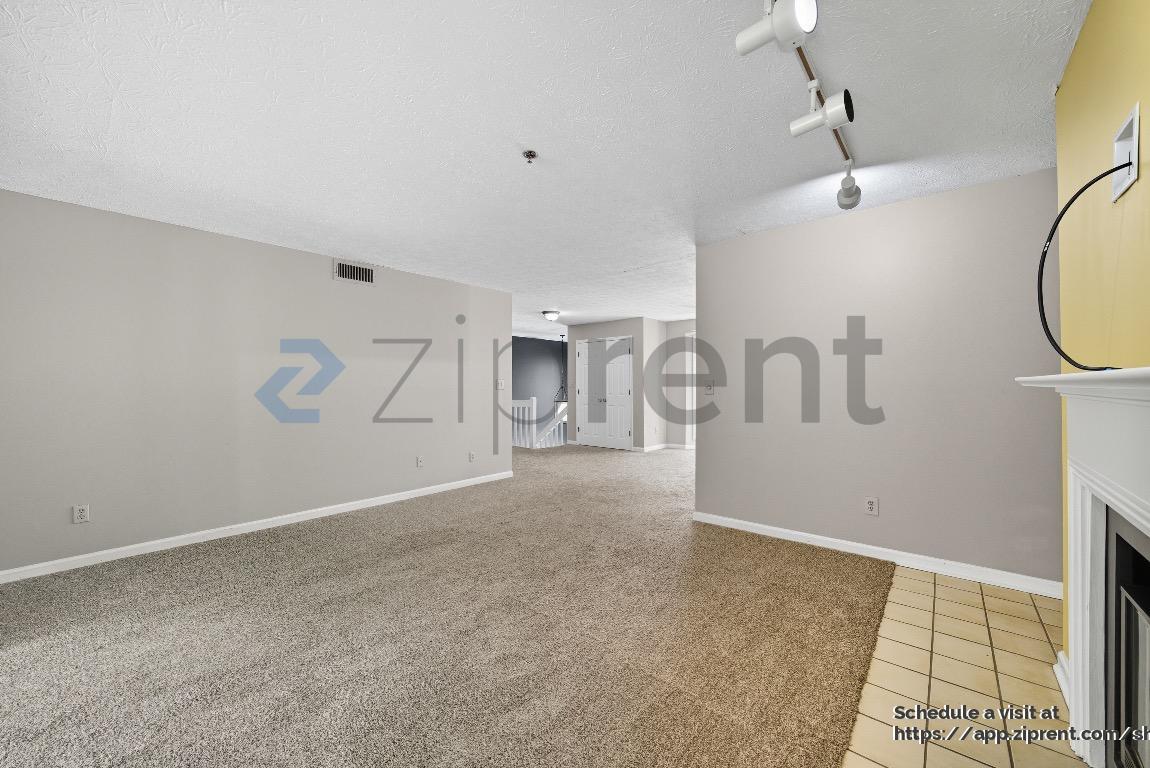 Building Photo - 1206 Riverview Dr