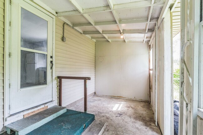 Building Photo - LIMITED TIME**NO APPLICATION FEE**1/2 OFF DEPOSIT**