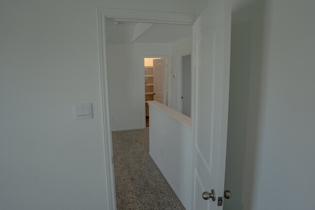 Building Photo - 5746 Hampton Vly Dr