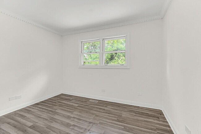 Building Photo - 3252 87th St