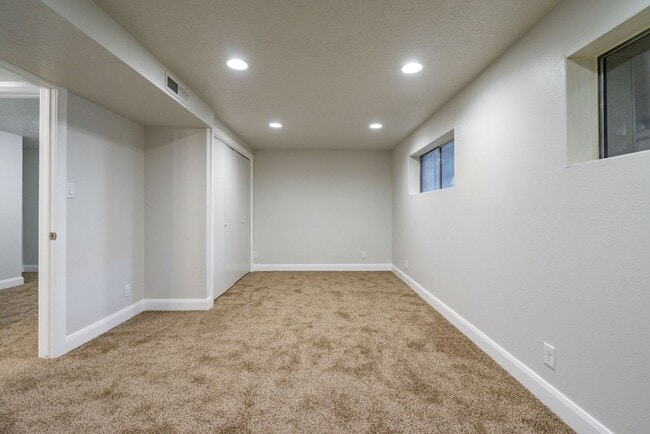 Building Photo - Fully Remodeled Townhome in the Heart of D...