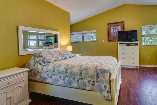 Building Photo - 2960 58th Ave S