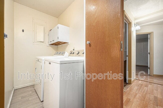 Building Photo - 618 N 11th St