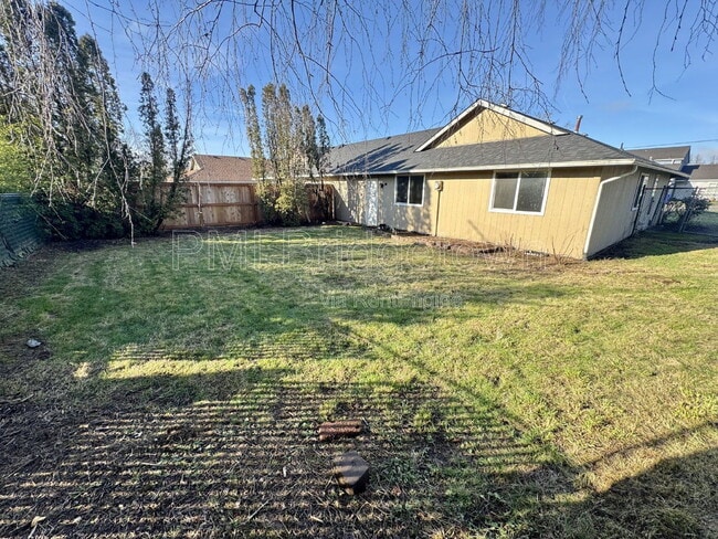 Building Photo - 3690 NE 8th St