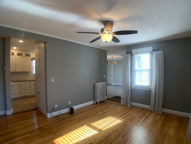 Building Photo - Super cute two-bedroom, two-bath single-fa...